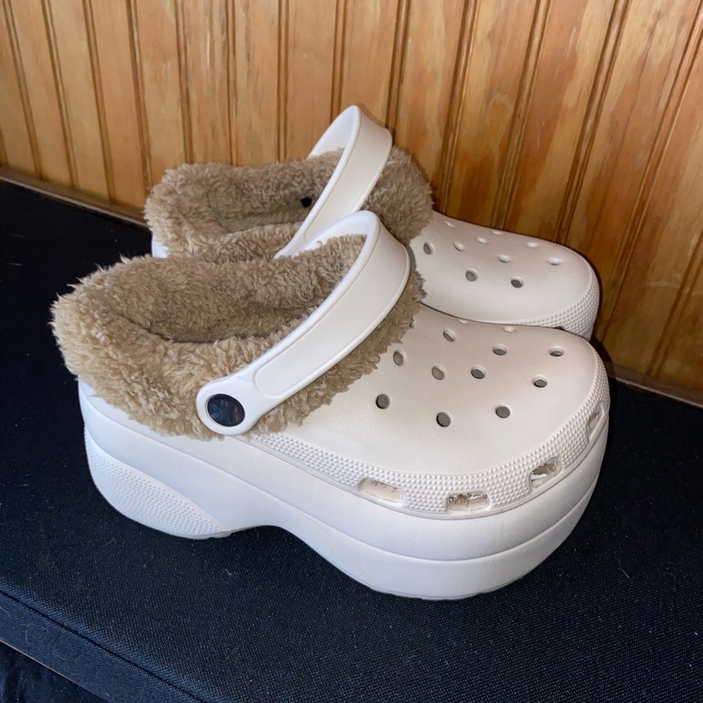 Platform Croc Styled Fur Lined Clog. Nude Color Women’s Size 6